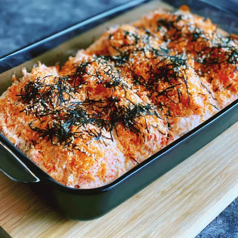 Pikantna zapiekanka sushi z tuńczykiem i kremowym krabem